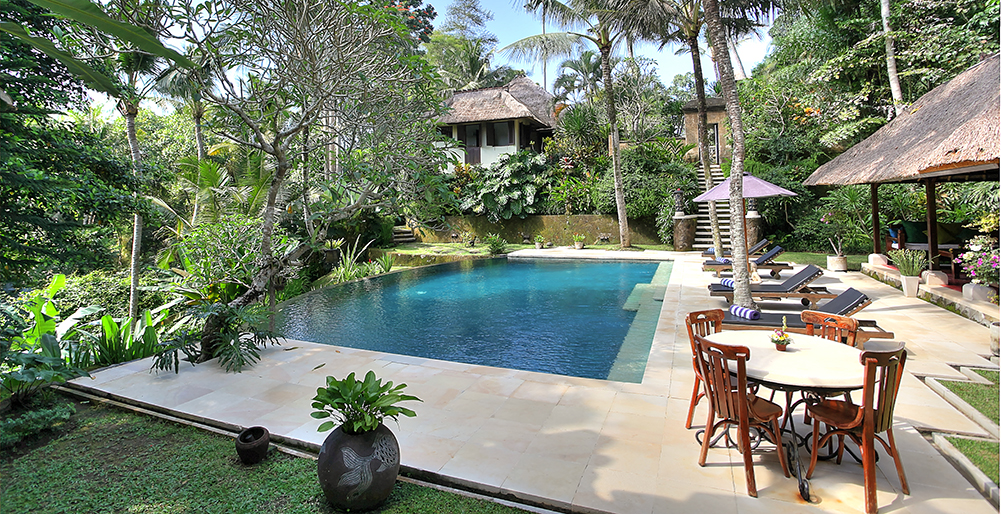 Villa Alamanda - Corner view of pool